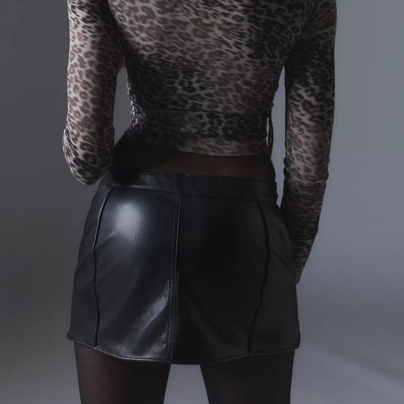 Silence + Noise Megan Faux Leather Moto Micro Mini Skirt Black Medium UO - Picture 4 of 11